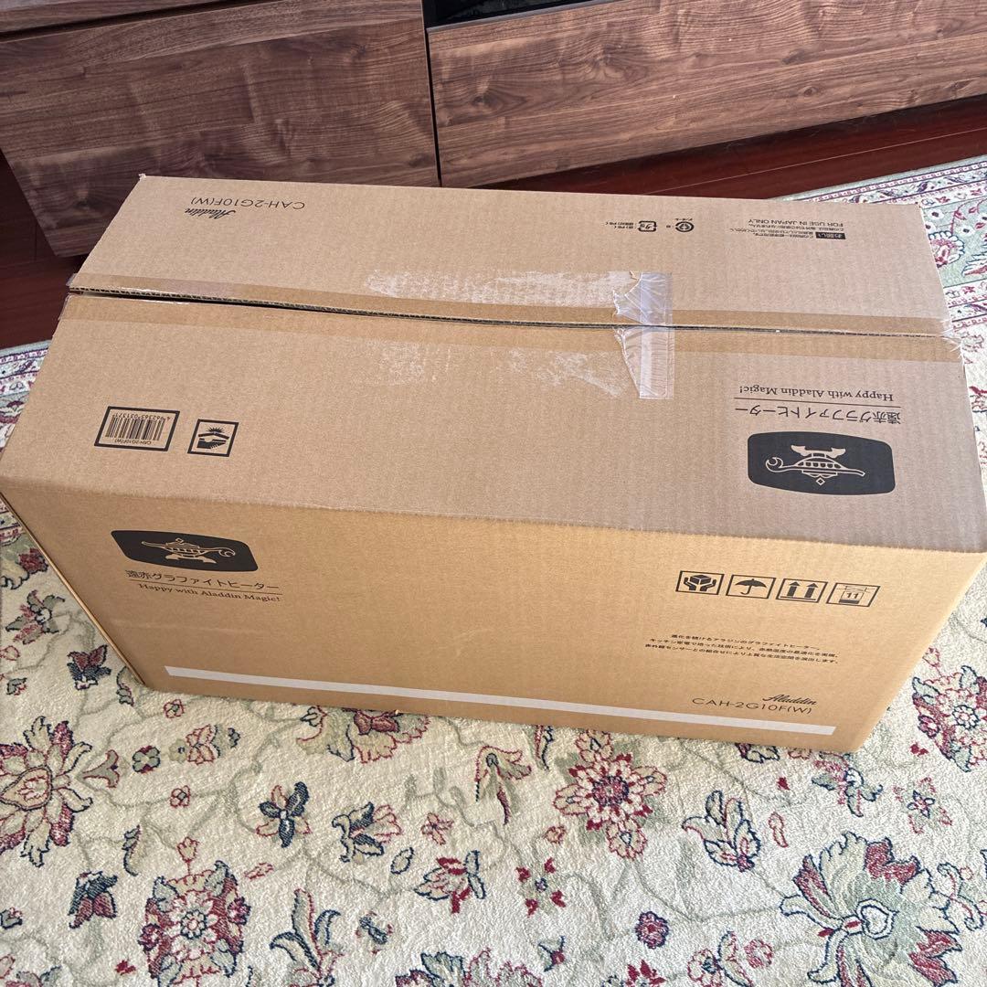 アラジン　2023年製　グラファイトヒーター CAH-2G10F-Wホワイト