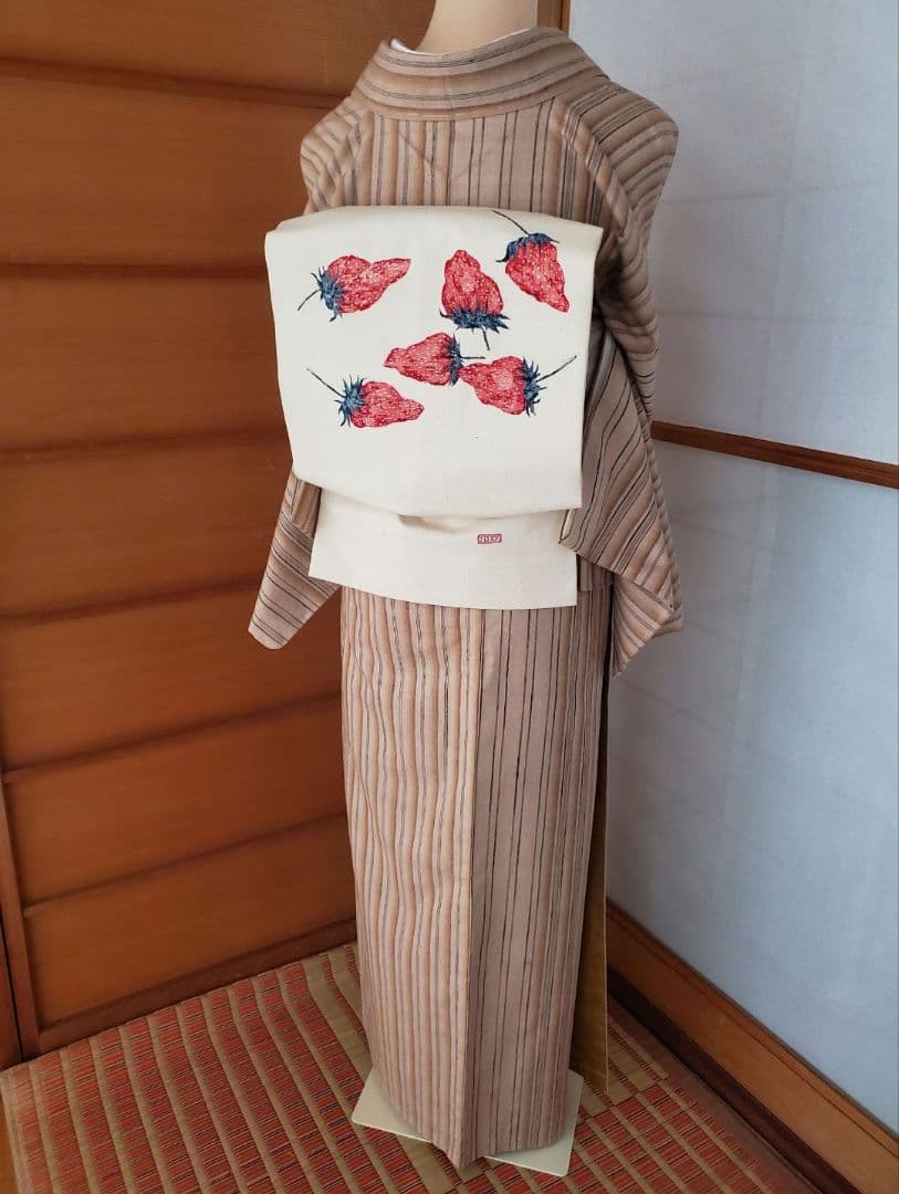 【美品＊未使用】真綿紬　縞　ベージュ　しつけ付き　正絹　スモールサイズ　特価☆