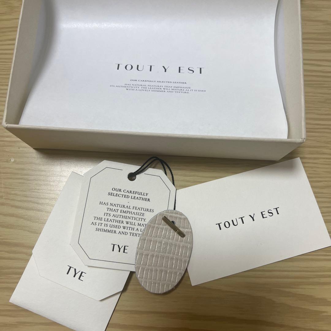 TOUT Y EST ) ポメル 名刺入れ LIZARD WHITE