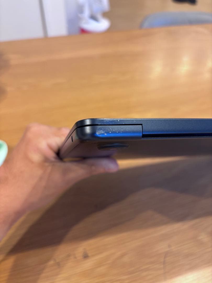 MacBookAir 2022 ミッドナイト M2/8GB 擦り傷アリ