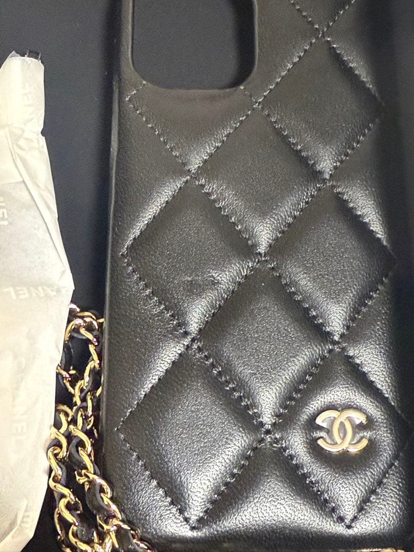 CHANELシャネルiPhone12Proカメリアチェーン付きスマホケースカバー