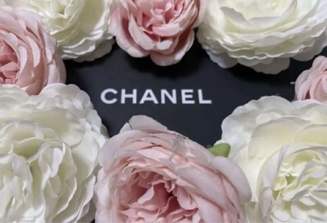 CHANELシャネルiPhone12Proカメリアチェーン付きスマホケースカバー