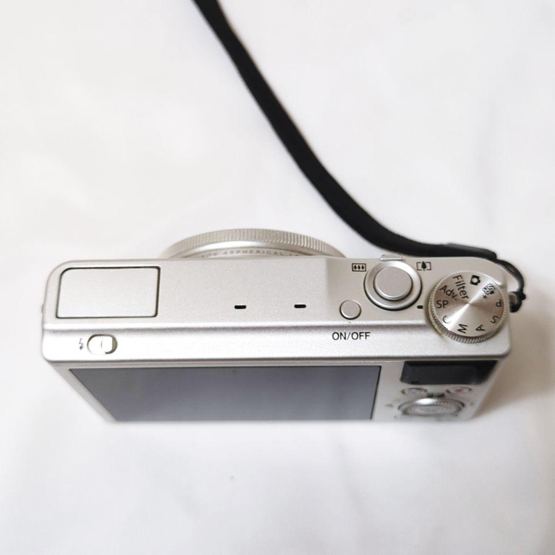 FUJIFILM XQ1 シルバー コンパクトデジタルカメラ