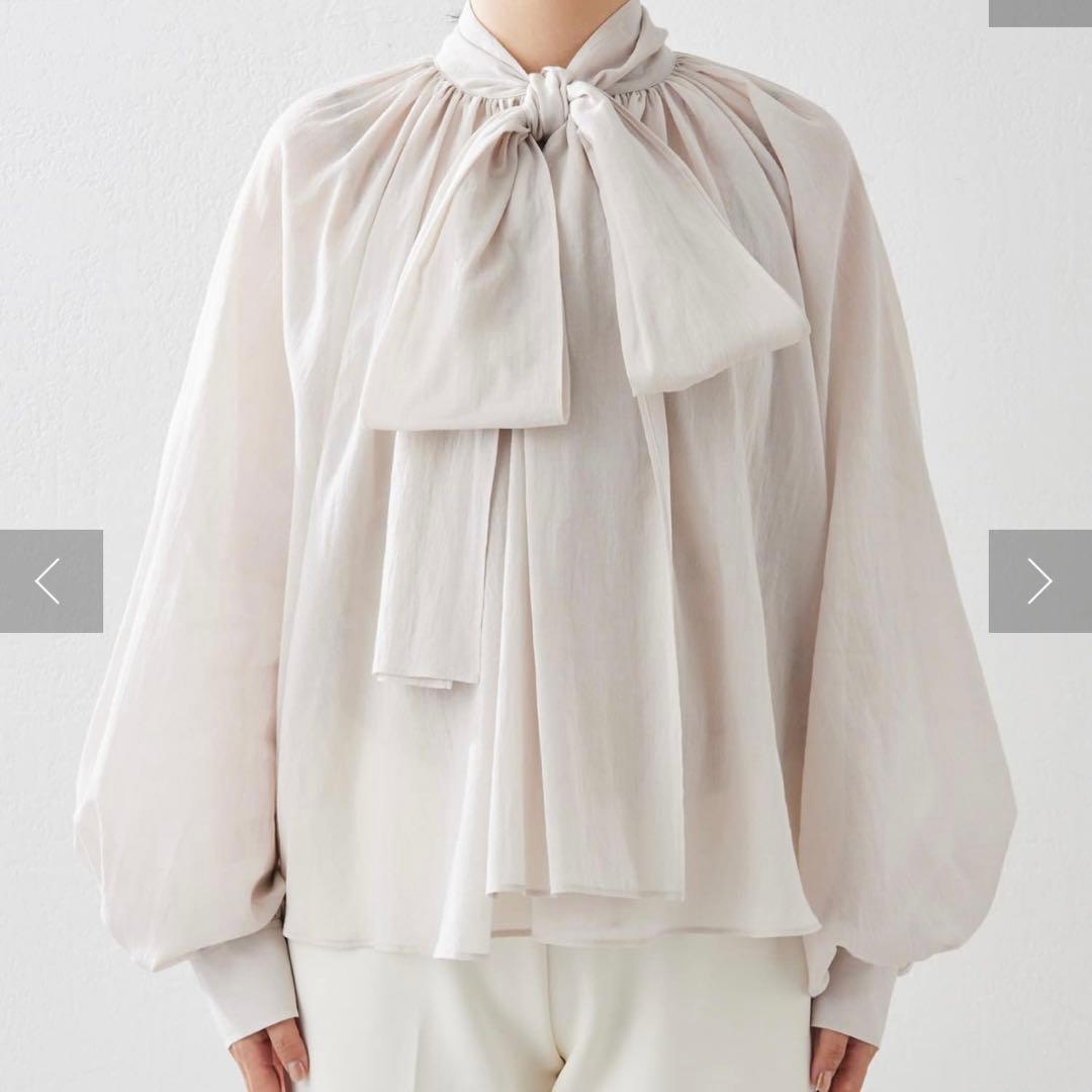 タグ付き　2024 人気　ウィムガゼット　ローンボウタイブラウス　グレージュ