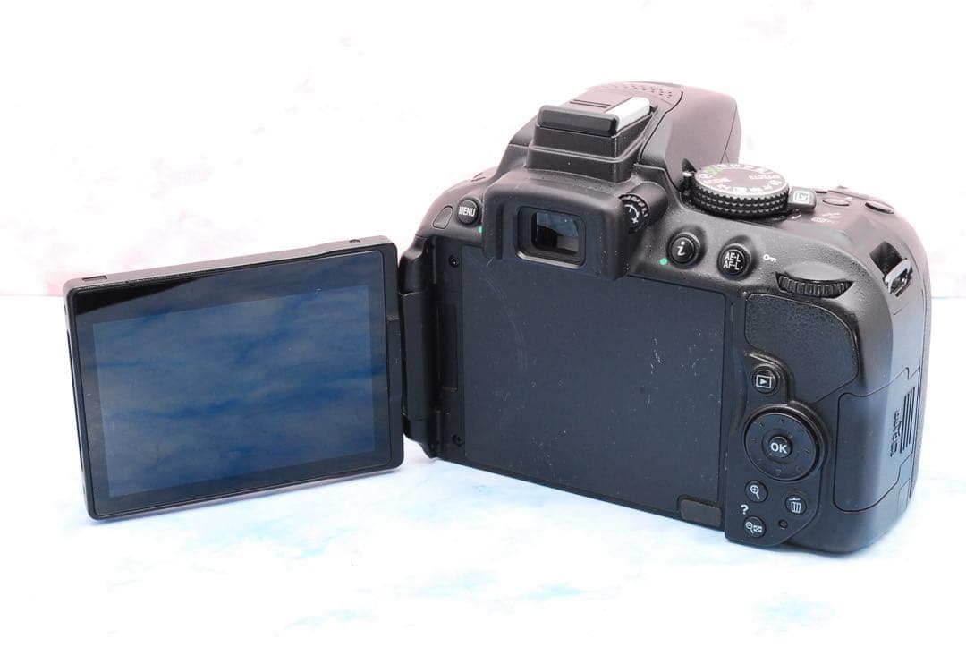 Nikon D5300★Wi-Fi搭載★一眼レフカメラ★手ぶれ補正Wレンズ