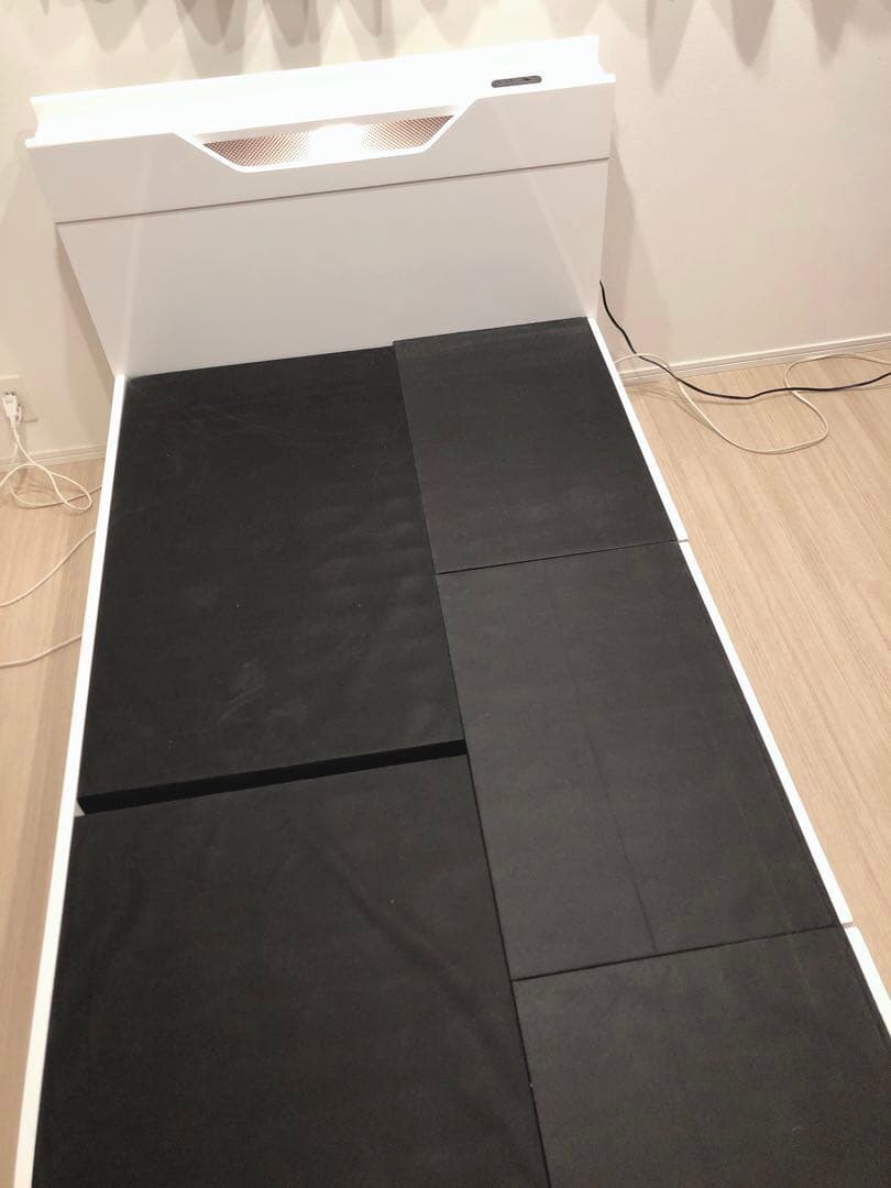 ホワイトベッド 引出5箇所LEDライト付き　店じまいセールで半額11万円で購入