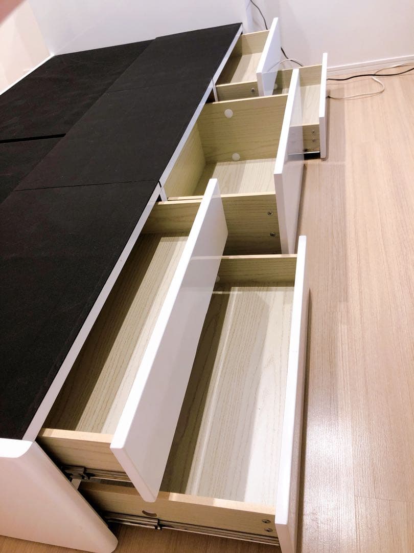 ホワイトベッド 引出5箇所LEDライト付き　店じまいセールで半額11万円で購入