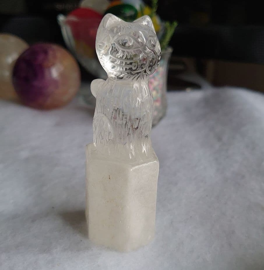 ★ホワイトガーデンクォーツ　クリアクォーツねこネコ猫の置物