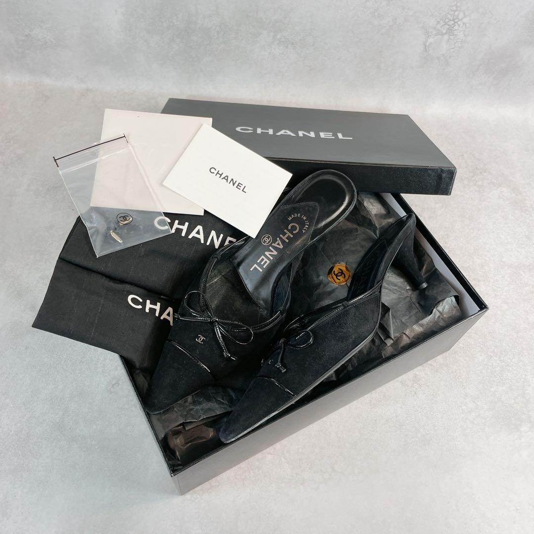 靴 Vintage Chanel Black suede bow mules