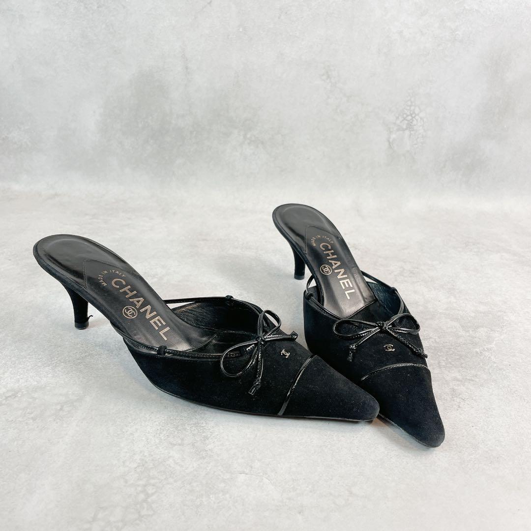 靴 Vintage Chanel Black suede bow mules