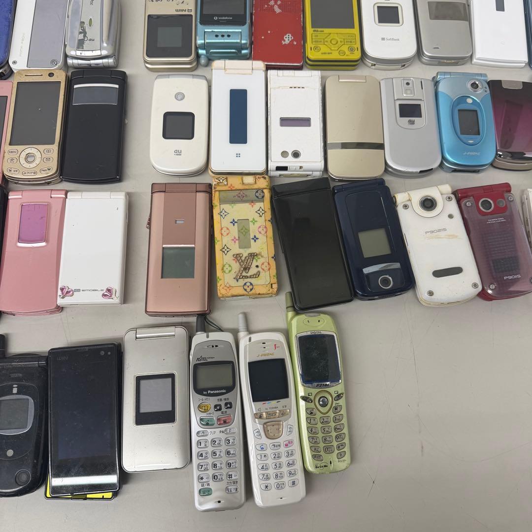 ガラケー　110個まとめ売り　ジャンク品　折りたたみ式携帯電話セット
