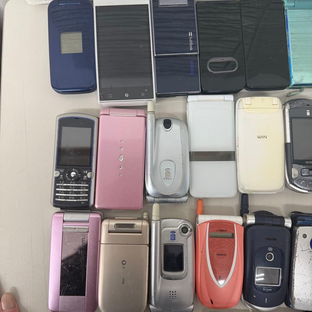 ガラケー　110個まとめ売り　ジャンク品　折りたたみ式携帯電話セット