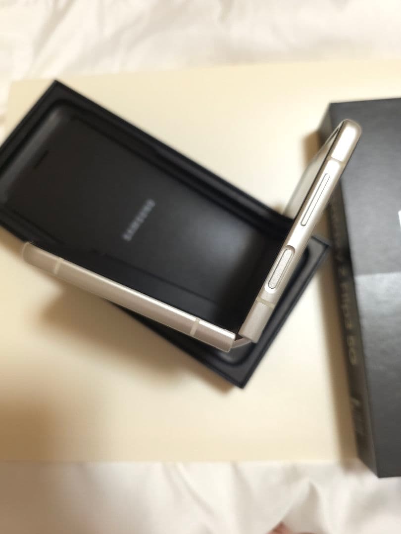 【韓国モデル・美品】 Samsung Galaxy Z Flip3 ホワイト本体