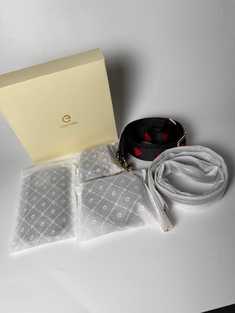 【最終価格】CUSTYPE iPhone16Proカバー ハート型ポーチ