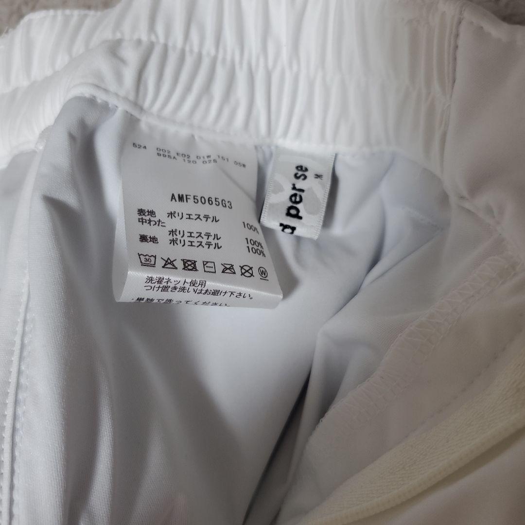 and per se ホワイトパンツ ロゴ刺繍入り