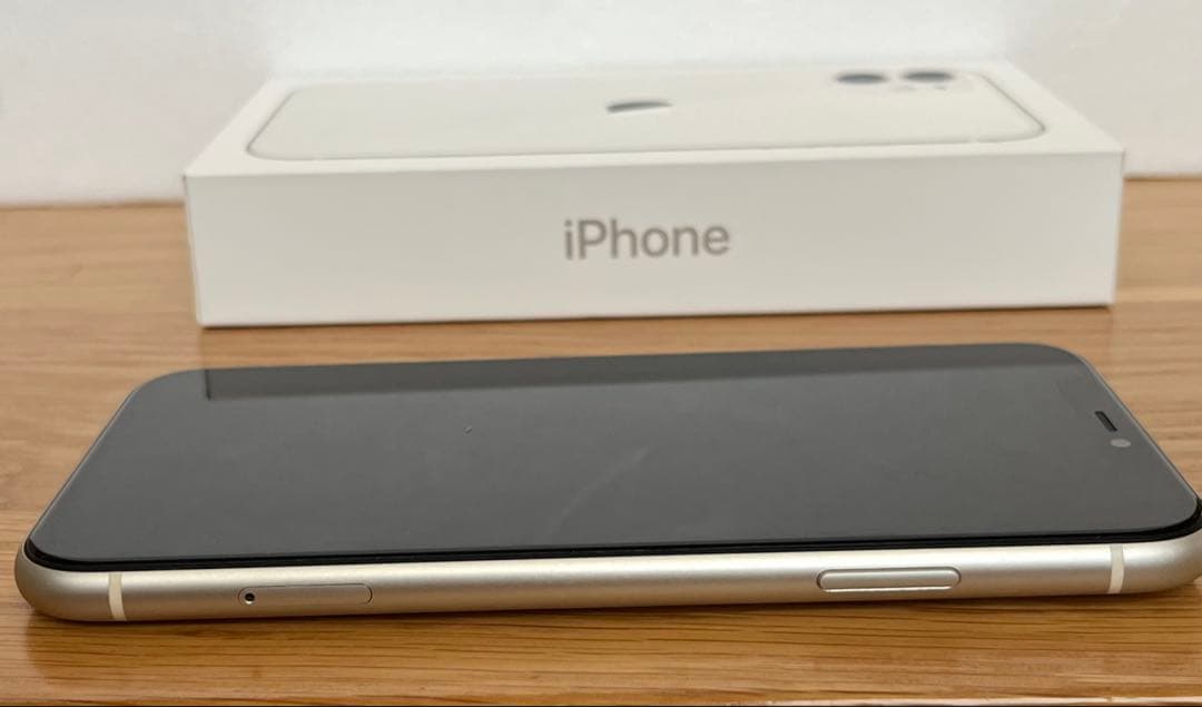 iPhone 11 128GB ホワイト SIMフリー 美品 バッテリー交換済