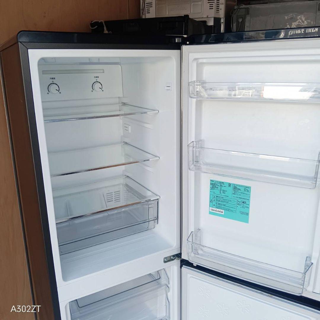 D096 送料設置無料 ハイアール　シルバーデザイン冷蔵庫　173L