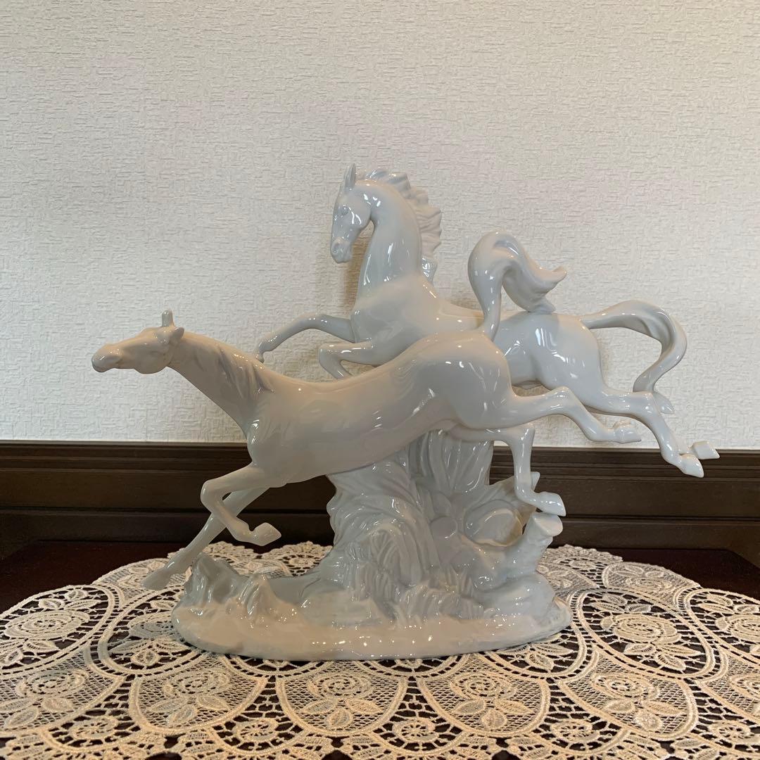 リヤドロ　　駆ける馬