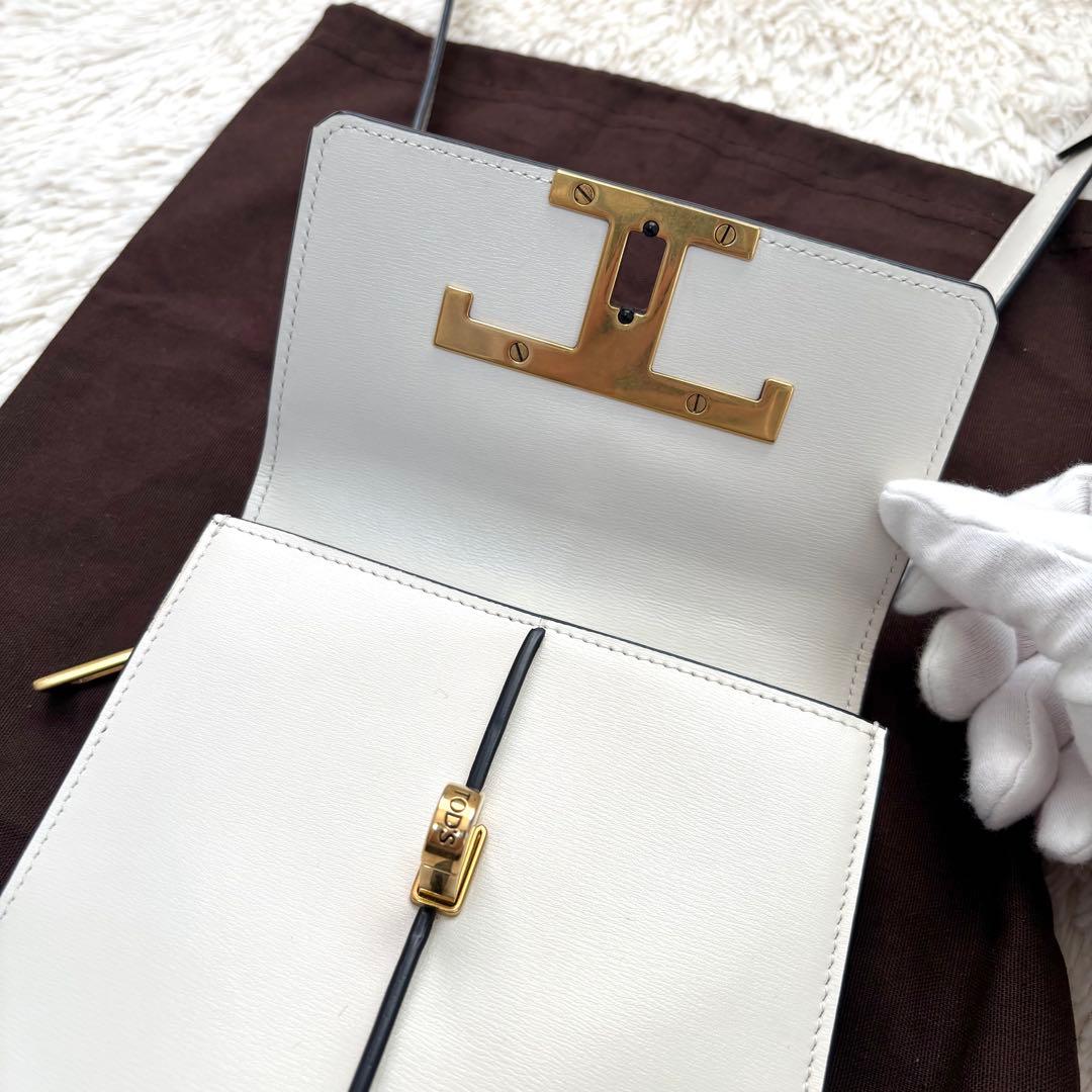 TOD'S トッズ スマホショルダーバッグ 金具 ロゴ金具 ロゴ型押し