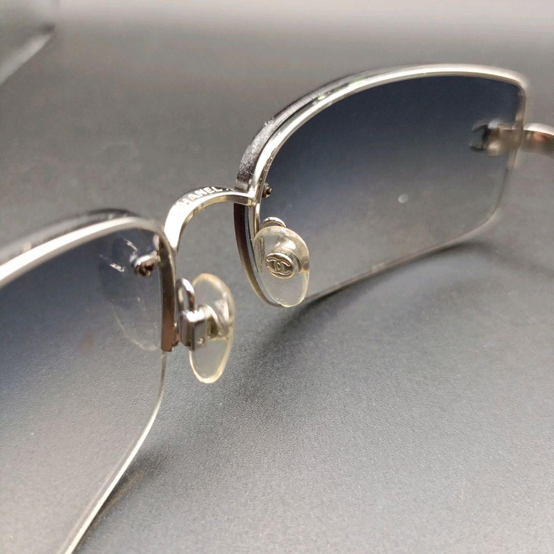 シャネル グラデーション サングラス ココマーク レザーチェーン リムレス