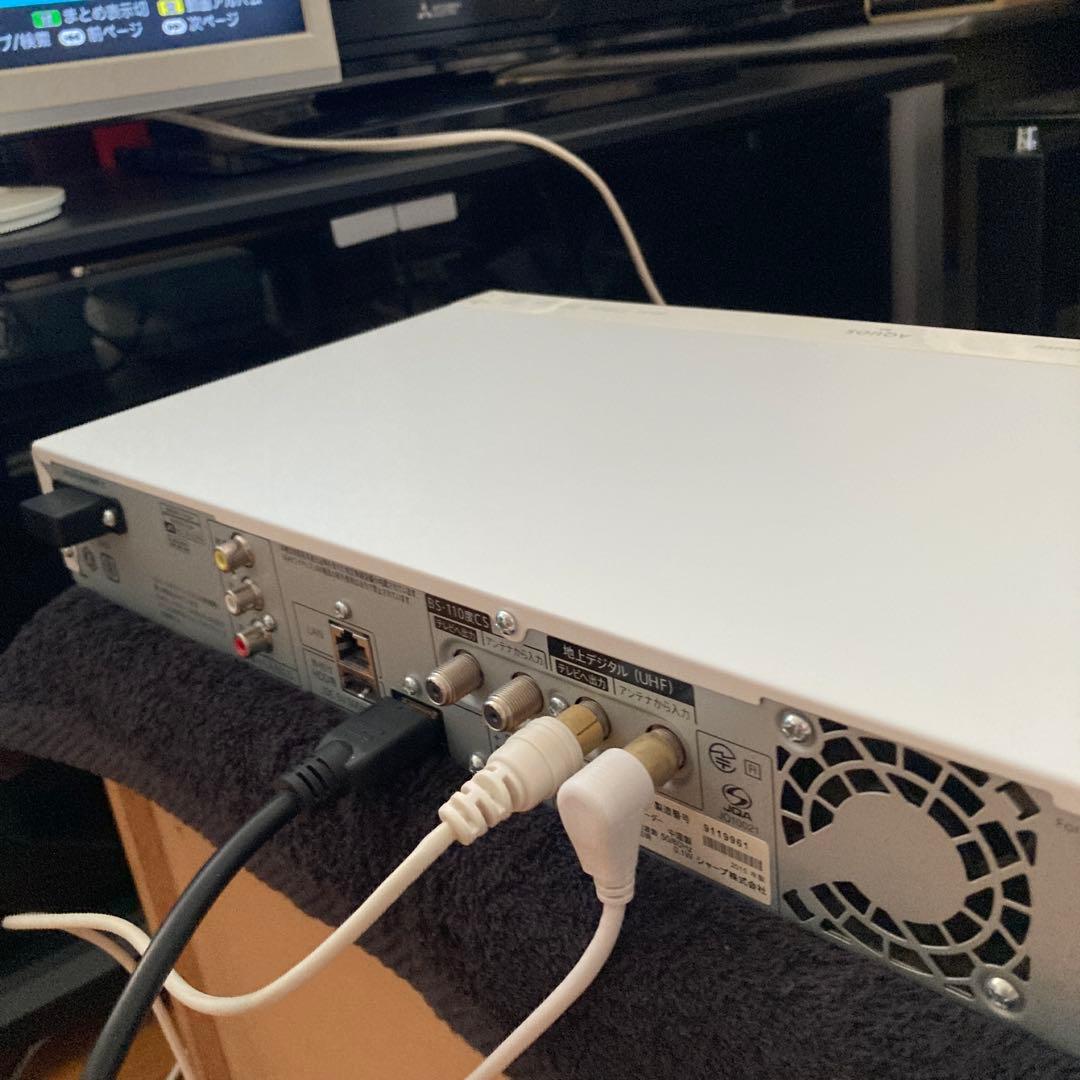 SHARP AQUOS BD-W1800W ブルーレイレコーダーホワイトカラー