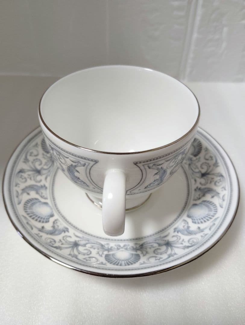 ウェッジウッド　ドルフィンホワイト　希少　ティーポットとカップ＆ソーサー　1客