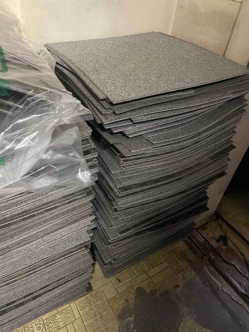 大量タイルカーペット グレー　宮城　150枚