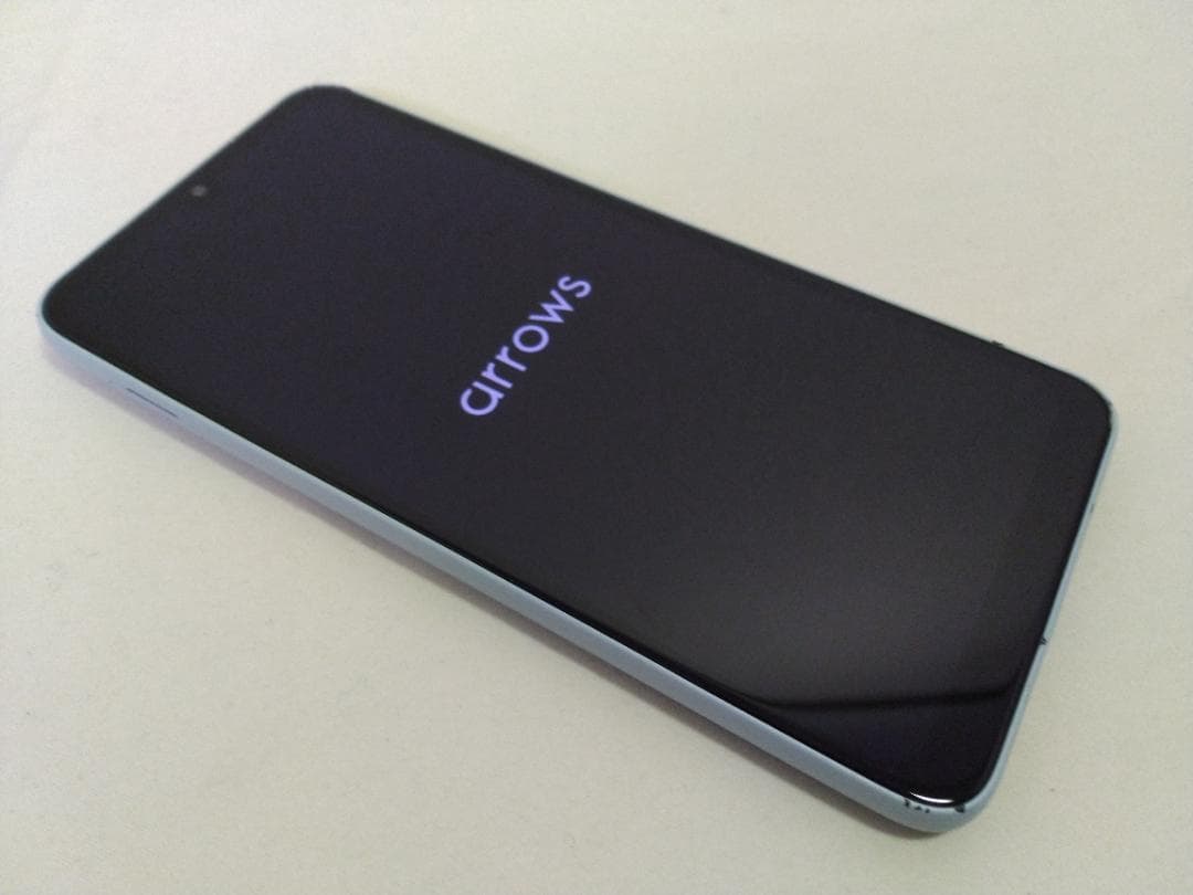 arrows スマートフォン F-52E ライトブルー