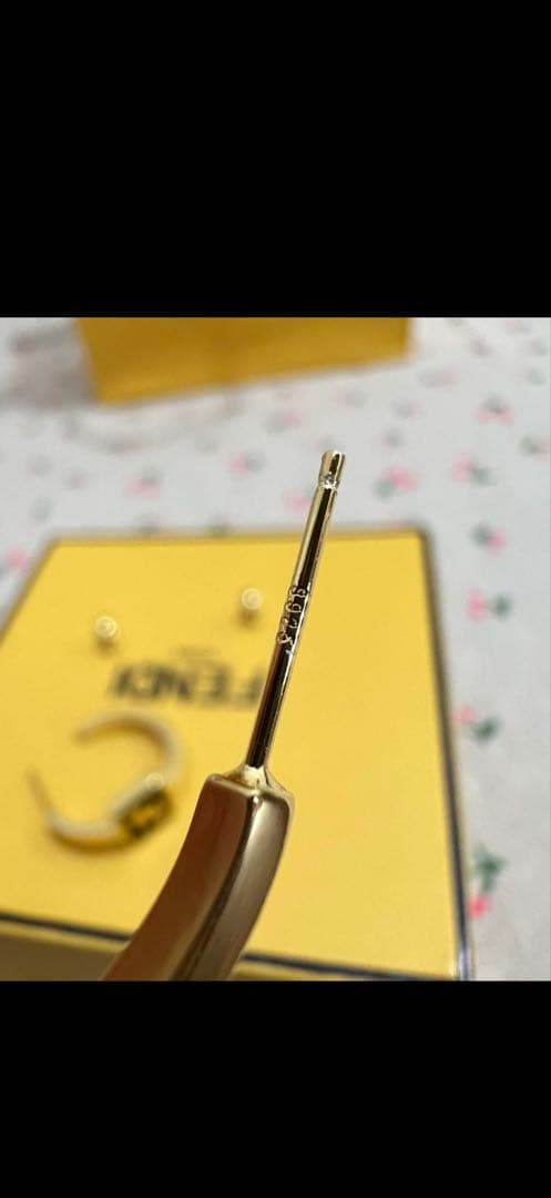 FENDI ゴールドフープイヤリング