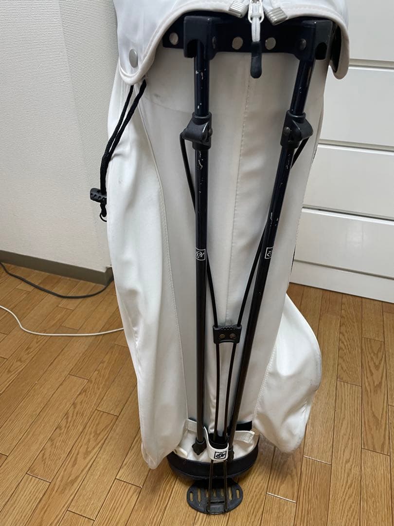 ゾイホワイト ゴルフバッグ スタンド式ヘッドカバー付き