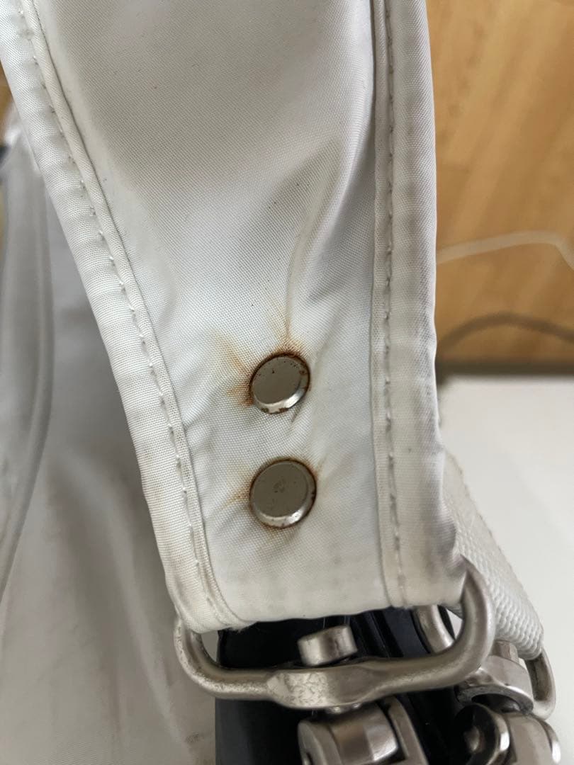 ゾイホワイト ゴルフバッグ スタンド式ヘッドカバー付き