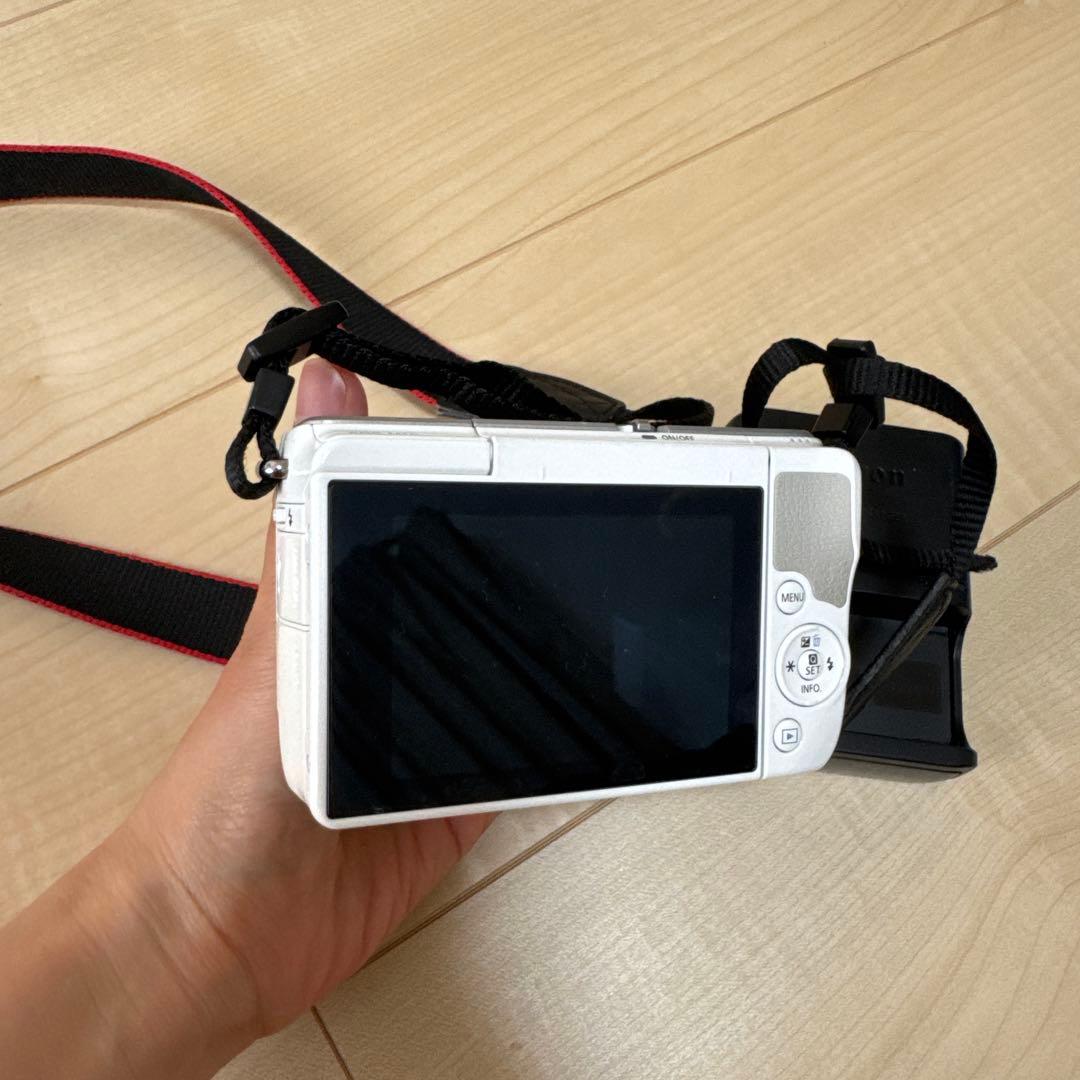 【最終お値下げ】Canon EOS M10 ミラーレス一眼 ホワイト