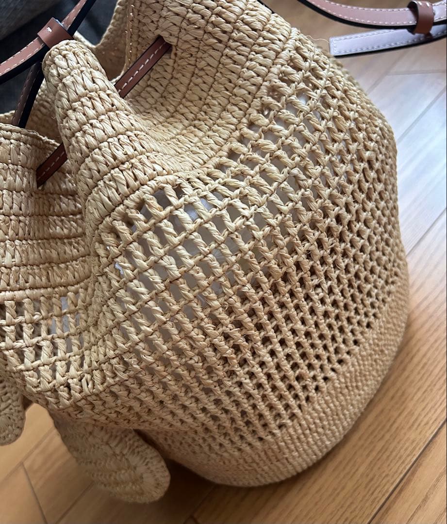 Loeweかごバック ラッフルバルーンバッグラフィア＆カーフ 新品タグ付き