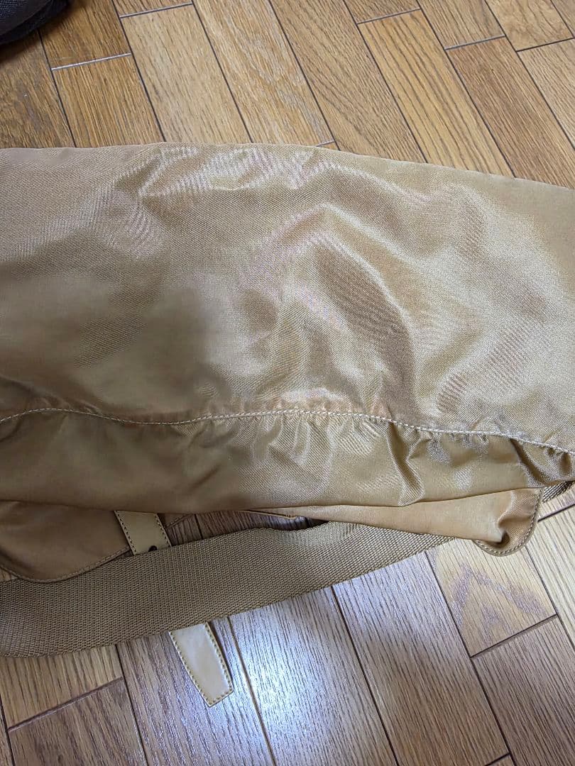 PRADA ナイロンバッグ ベージュ(ゴールド)