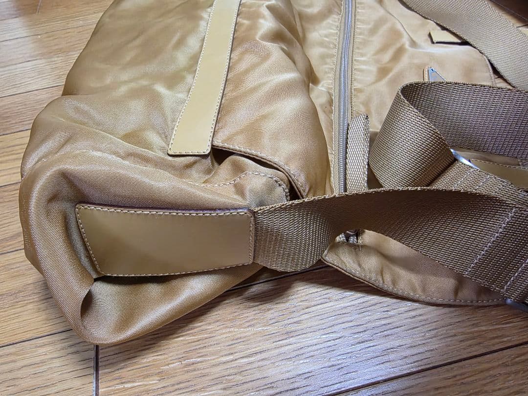 PRADA ナイロンバッグ ベージュ(ゴールド)