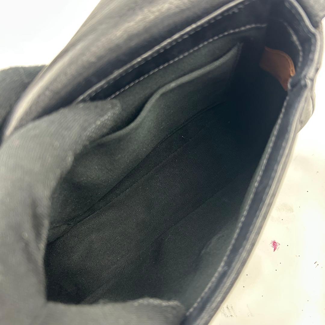 【美品】イルビゾンテ　ショルダーバッグ　レザー　フラップ　ロゴ型押し　現行タグ