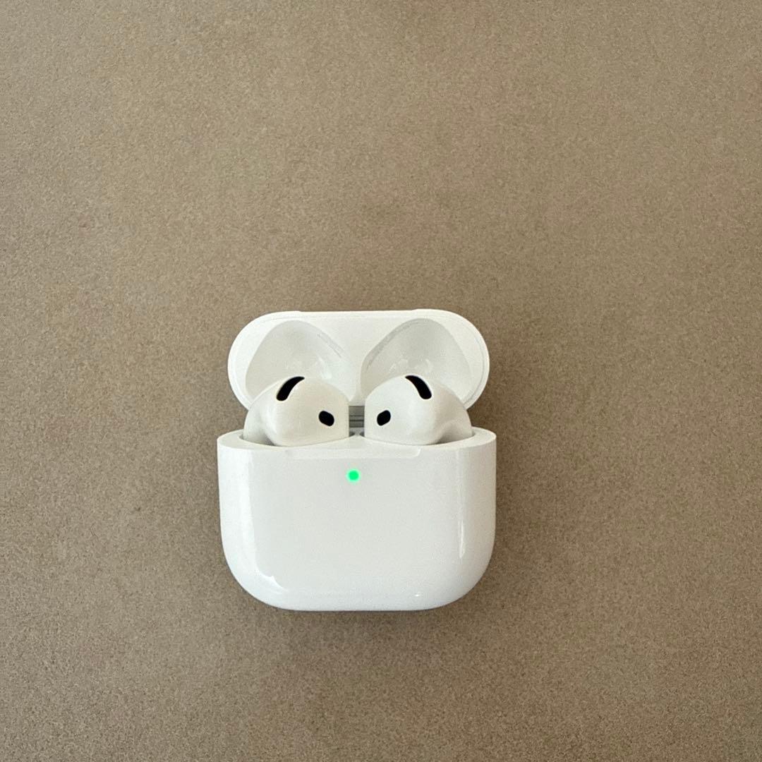 [美品]AirPods 4 アクティブノイズキャンセリング搭載