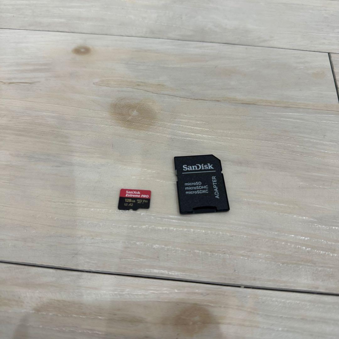 DJI Osmo Pocket 3 クリエーターコンボ　オマケ付き　2年保証あり