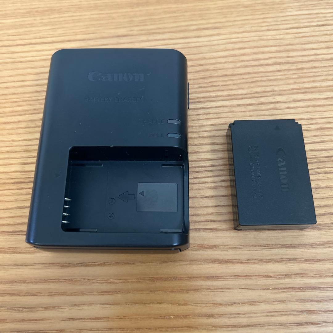 Canon EOS Kiss X7 デジタル一眼レフカメラ　ダブルズームキット