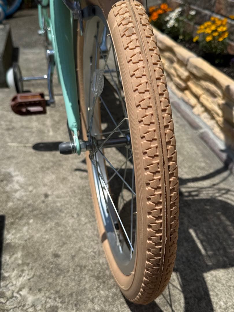 ミントグリーン 自転車 前カゴ付き　18インチ　補助輪付　子供自転車