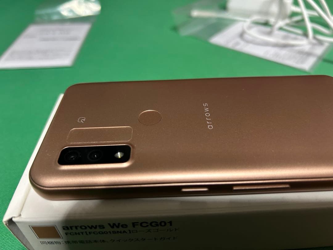 【附属品完備、充電器もつけます】arrows we FCG01 ローズゴールド