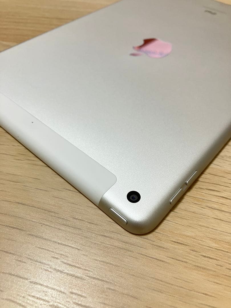 美品バッテリー劣化ナシiPad 第7世代 32GB Wi-Fi セルラー ドコモ