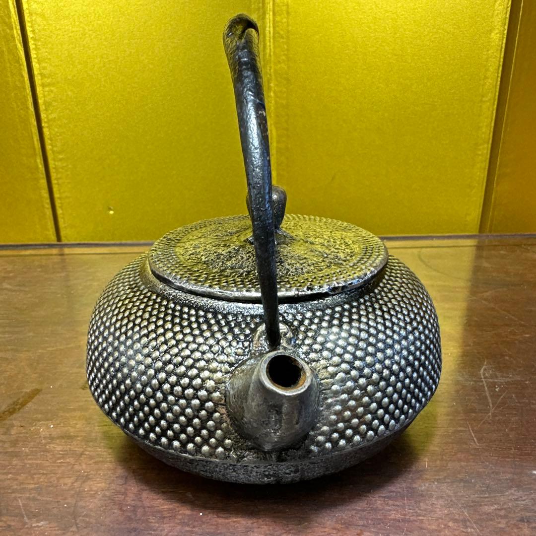 南部鉄瓶 ，砂鉄 ，健次郎 ，虫食蕾摘 ，あられ紋 ，茶道具