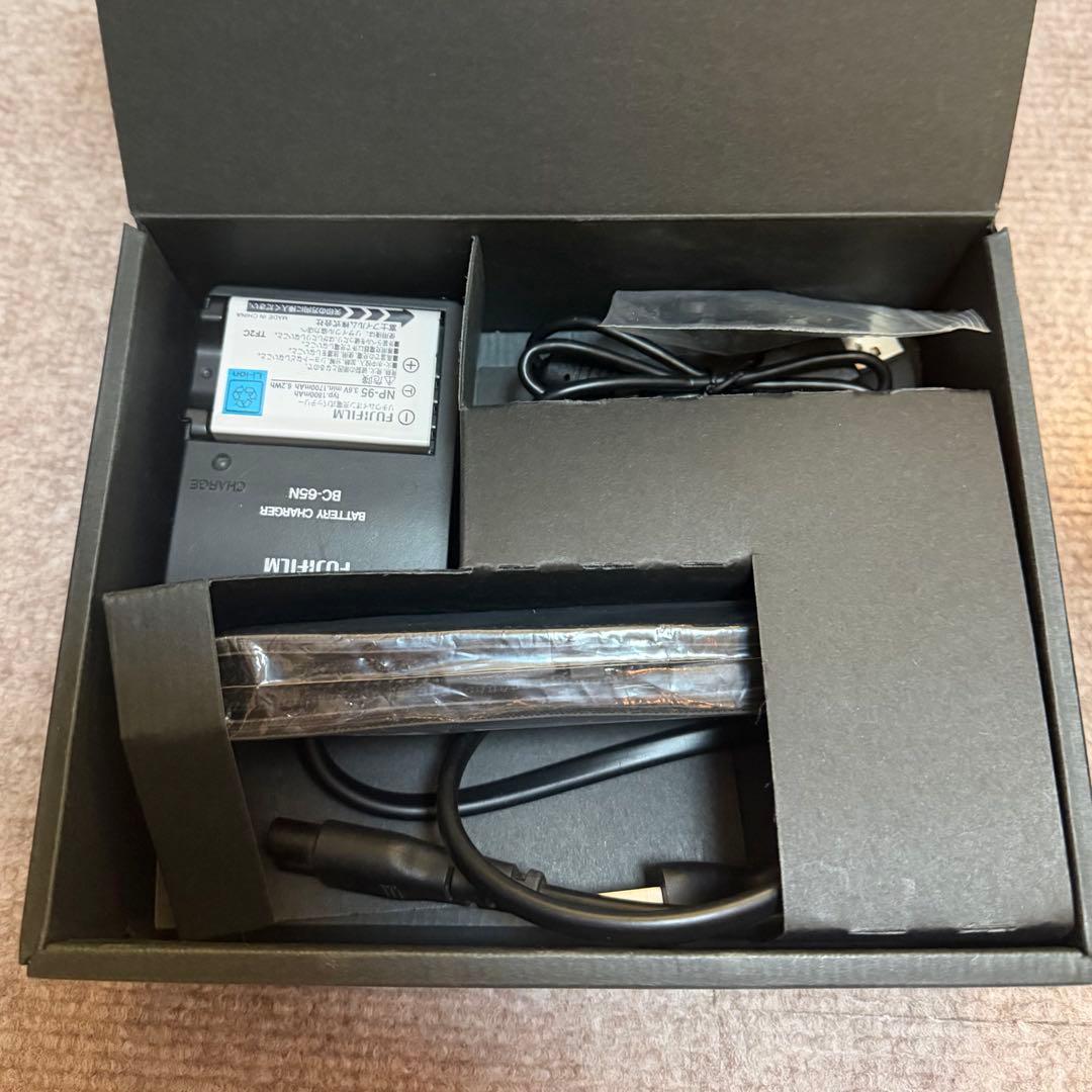 【美品】FUJIFILM X100 初代 レンズフード付 ムック本付 箱付き