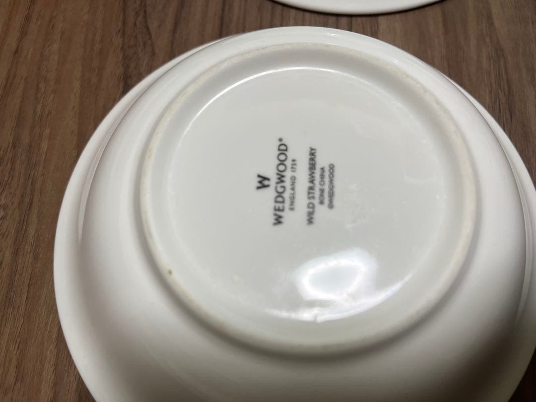 ウェッジウッドワイルドストロベリー　サラダボウル2枚皿1枚マリアージュ ボウル1