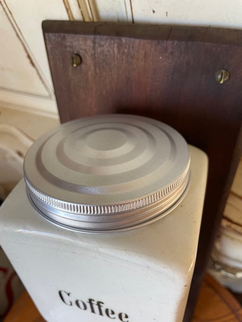 ミリカリアンティーク 壁掛け　コーヒーミル　グラインダー 陶器　ホワイト