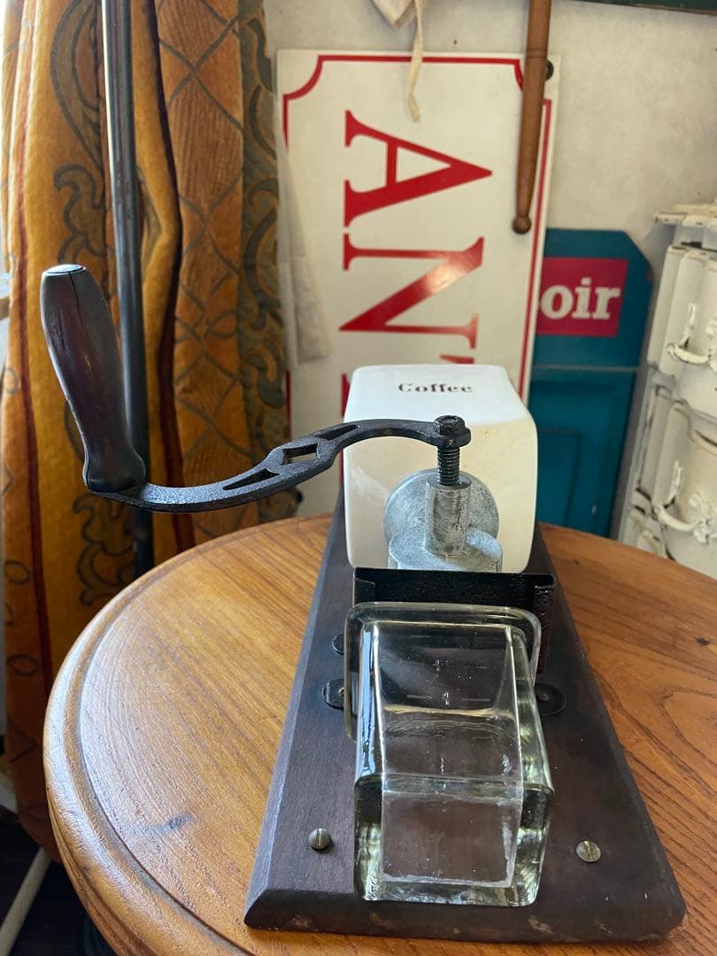 ミリカリアンティーク 壁掛け　コーヒーミル　グラインダー 陶器　ホワイト