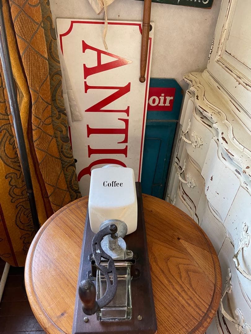 ミリカリアンティーク 壁掛け　コーヒーミル　グラインダー 陶器　ホワイト
