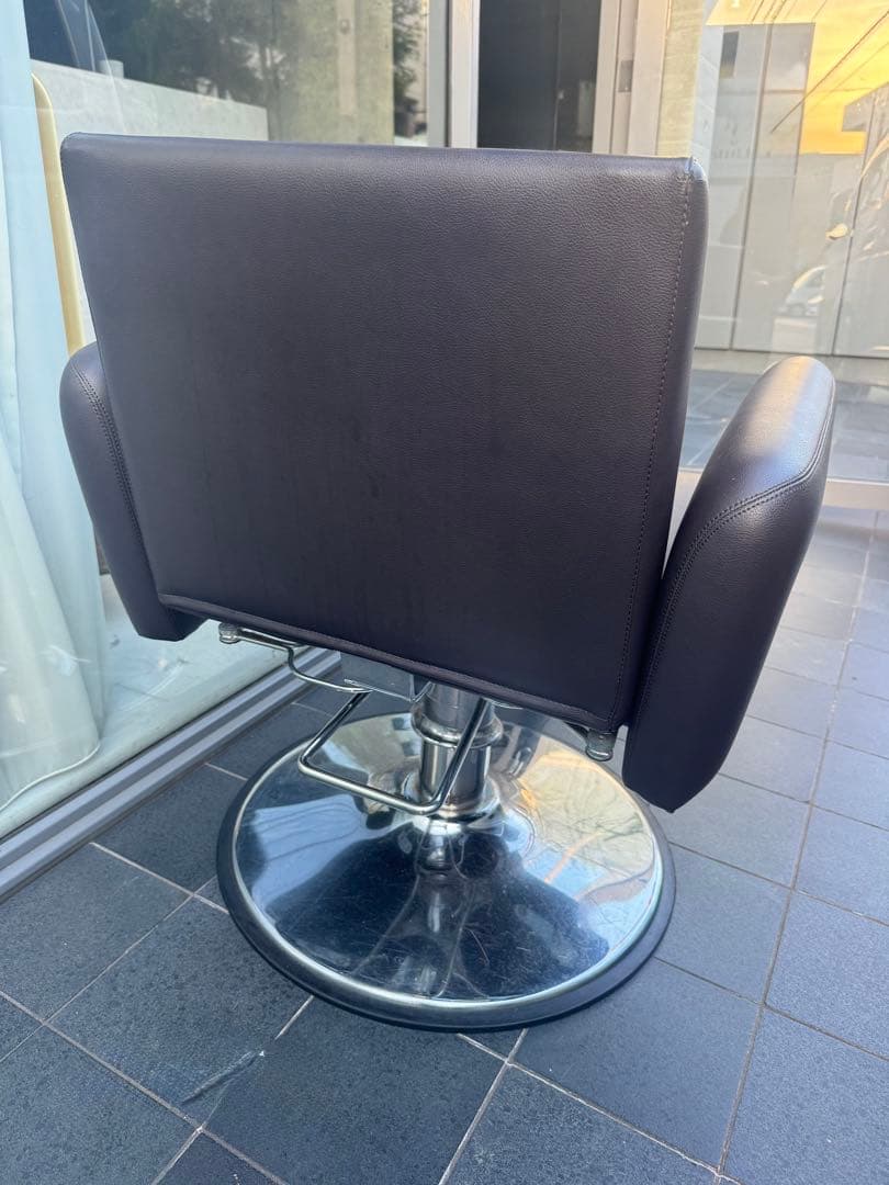 2台在庫あり　美容室　スタイリングチェア　ビューティガレージ ス 回転式チェア