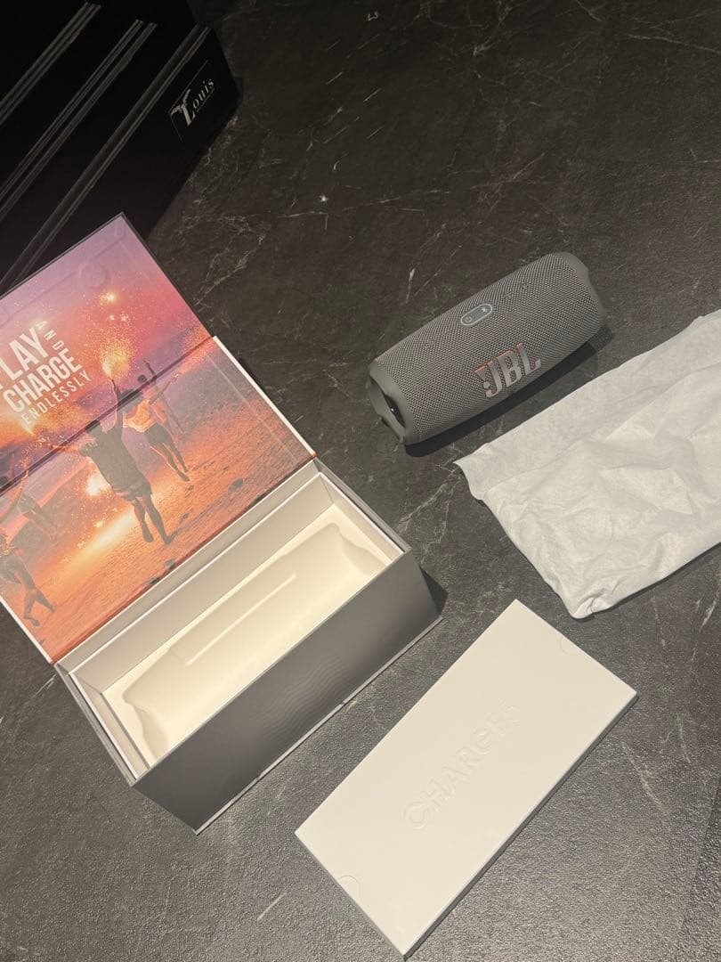 JBL Charge5 シルバー　新品購入後1度のみ美品　チャージ5 スピーカー